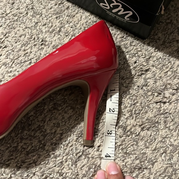 Women’s red heels - Picture 4 of 4